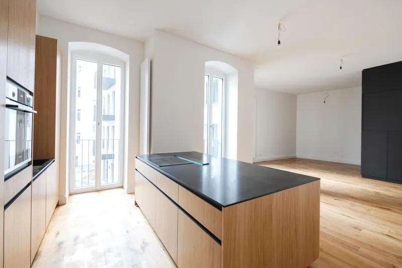 Ruhiges Berliner Hofgarten-Apartment mit Altbaufeeling und erstklassiger Ausstattung — photo 1